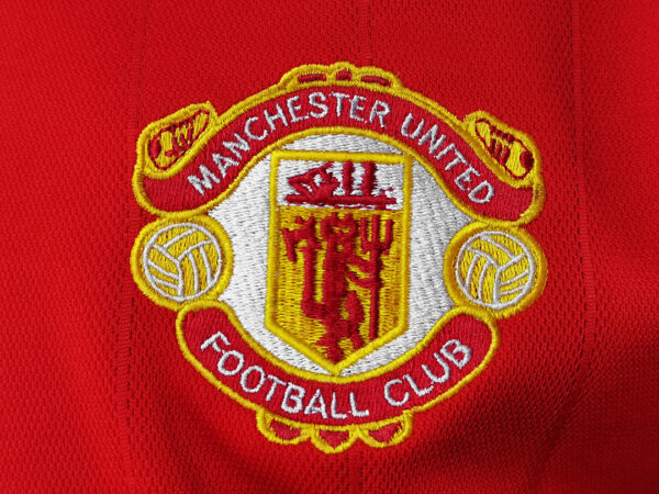 Camiseta Manchester United 1990/92 Local Retro - detalle logo Adidas