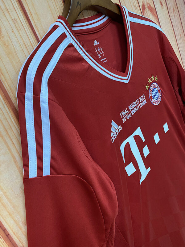 Camiseta FC Bayern München 2013 Retro Local Manga Larga - cuello y diseño