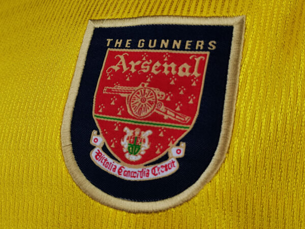 Camiseta Arsenal 1993 Visita - detalle manga y puño