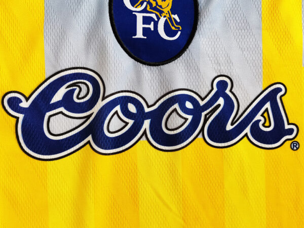 Camiseta Chelsea 1997/98 Retro Visita - detalle franjas amarillas y celestes