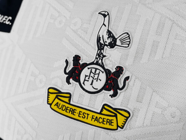 Camiseta Tottenham Hotspur 1998 Retro Visita - detalle logo Umbro