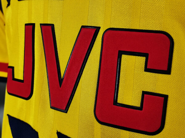 Camiseta Arsenal 1999 Retro Visita - detalle marca Adidas Equipment