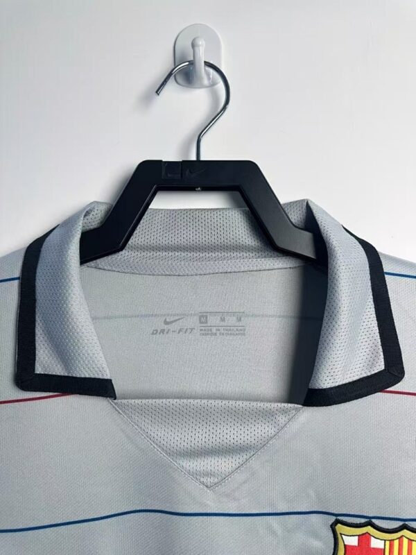 Camiseta Real Madrid 2016/17 Retro Local Manga Larga - detalle manga