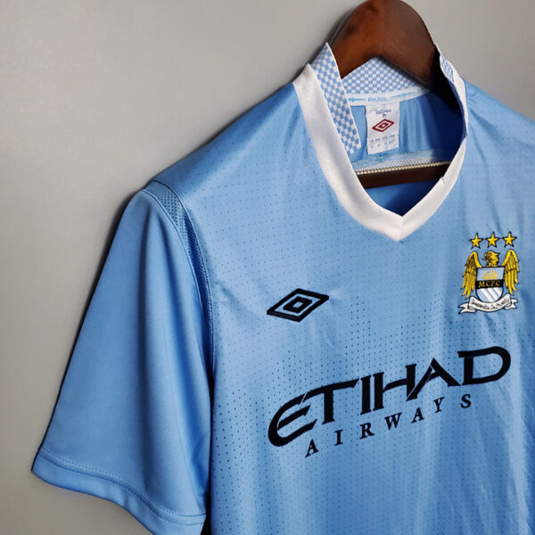Camiseta Manchester City 2000 Retro Local - detalle bordado