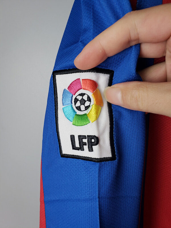 Camiseta FC Barcelona 2007/2008 Retro Local - detalle del cuello y etiqueta interna