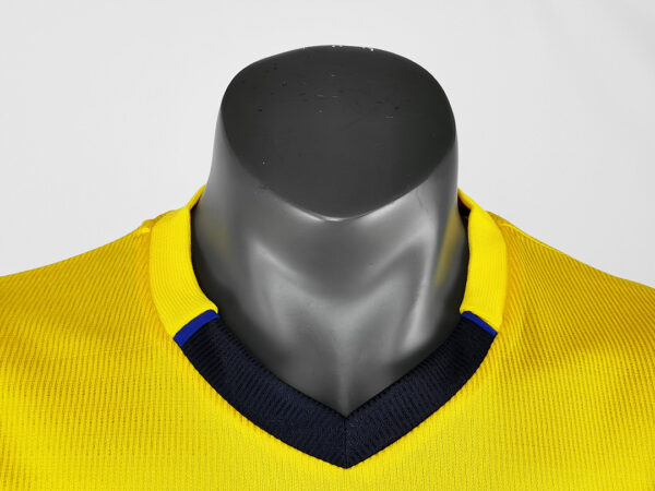 Camiseta Arsenal 1993 Visita - vista frontal en maniquí