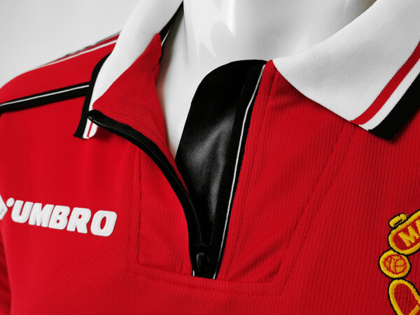 Camiseta Manchester United 2000/02 Retro Local Manga Larga - detalle