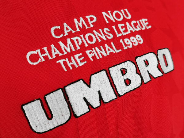 Camiseta Manchester United 1999 Retro Local Manga Larga - detalle
