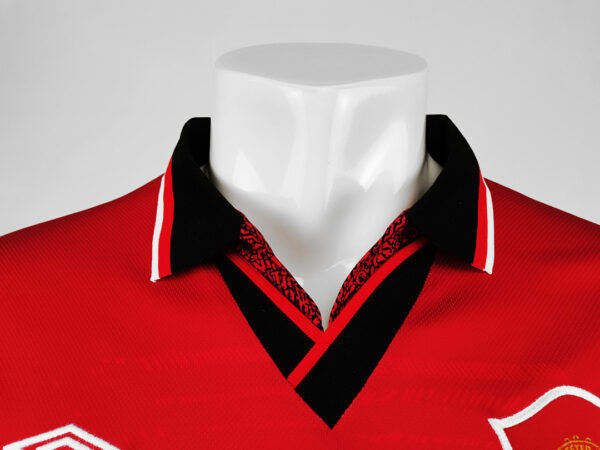Camiseta Manchester United 1999 Retro Local Manga Larga - detalle puño manga