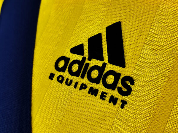 Camiseta Arsenal 1999 Retro Visita - detalle manga