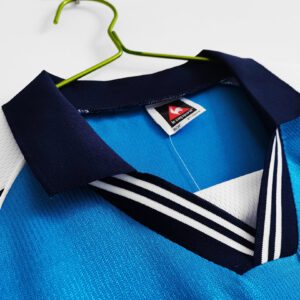 Camiseta Manchester City 2000 Retro Local - detalle bajo M.C.F.C.