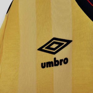 Camiseta Arsenal 1995 Retro Visita - detalle de la tela y costuras