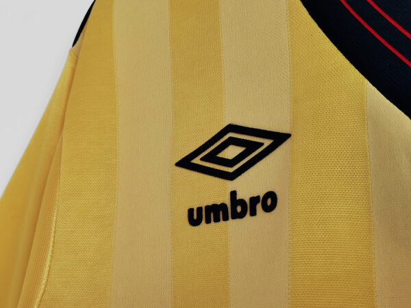 Camiseta Arsenal 1995 Retro Visita - detalle de la tela y costuras