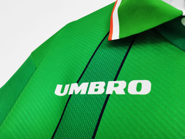 Camiseta Irlanda 1994/1996 Retro Local - detalle del hombro y patrón