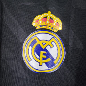 Camiseta Real Madrid 2010/11 Visita Manga Larga - detalle del logo de La Liga en la manga
