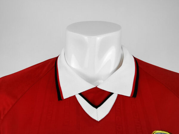 Camiseta Manchester United 1999 Retro Local Manga Larga - detalle