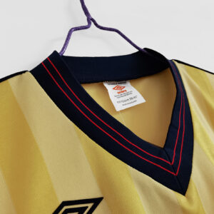 Camiseta Arsenal 1995 Retro Visita - vista de la parte inferior de la camiseta