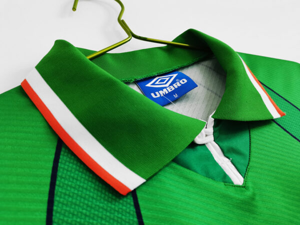Camiseta Irlanda 1994/1996 Retro Local - detalle del sponsor Umbro
