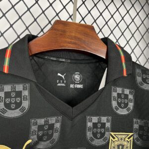 Camiseta Portugal Mundial 2026 Visita Niño - detalle bajo de camiseta