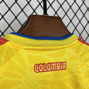 Camiseta Colombia Mundial 2026 Local - detalle escudo