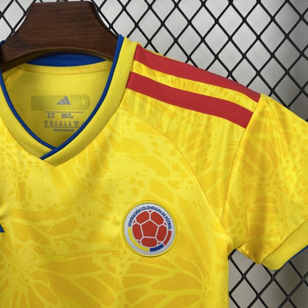 Camiseta Colombia Mundial 2026 Local - detalle del hombro y manga