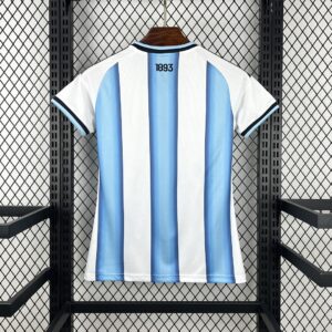 Camiseta Argentina Mundial 2026 Local Version Jugador - detalle escudo y logos