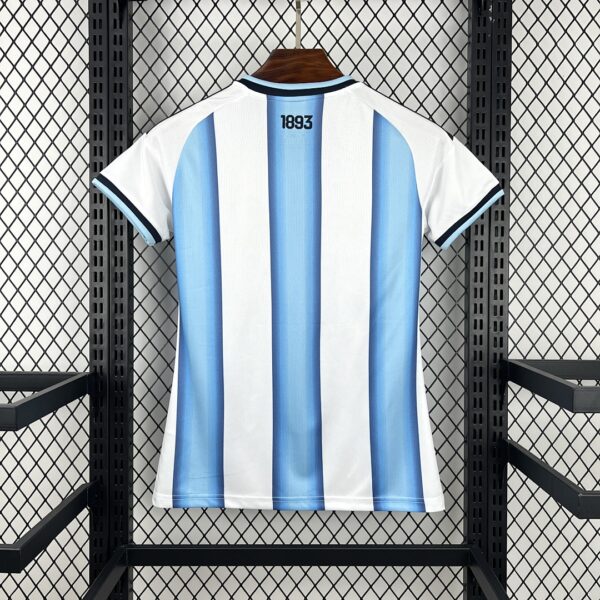 Camiseta Argentina Mundial 2026 Local Version Jugador - detalle escudo y logos