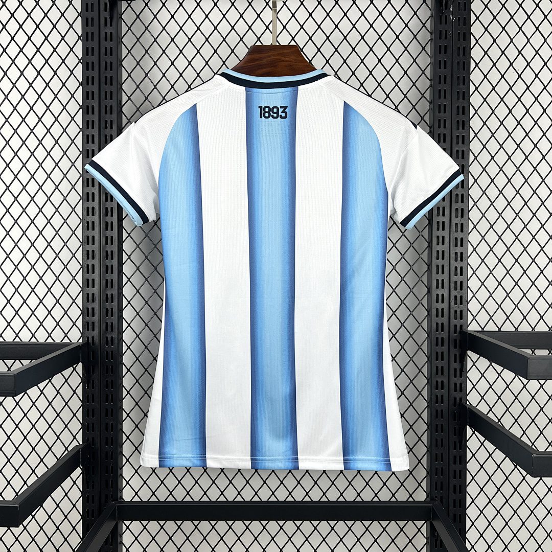 Camiseta Argentina Mundial 2026 Local Version Jugador - detalle escudo y logos
