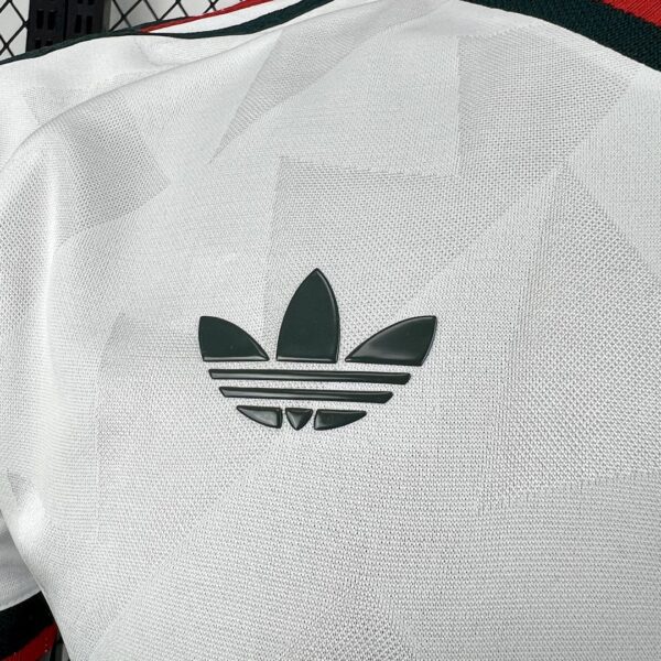 Camiseta México 1994 Retro Local - detalle del bajo de la camiseta