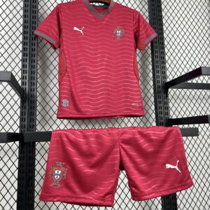 Camiseta Portugal Mundial 2026 Local Niño - detalle logo Puma