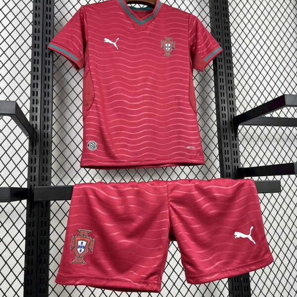 Camiseta Portugal Mundial 2026 Local Niño - detalle logo Puma