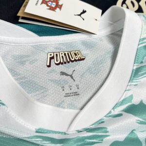 Camiseta Portugal Mundial 2026 Local - detalle escudo
