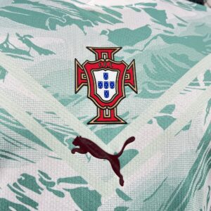 Camiseta Portugal Mundial 2026 Local - vista frontal en maniquí