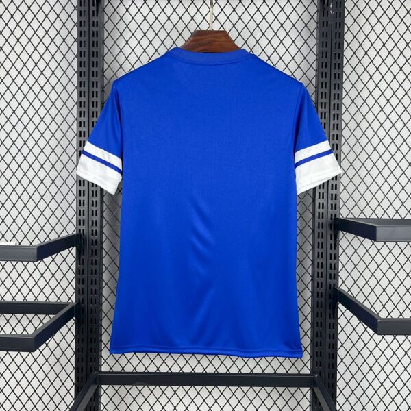 Camiseta Jordania Mundial 2026 Visita - detalle escudo y logo Adidas