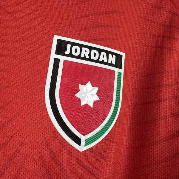 Camiseta Jordania Mundial 2026 Local - detalle bajo y etiqueta