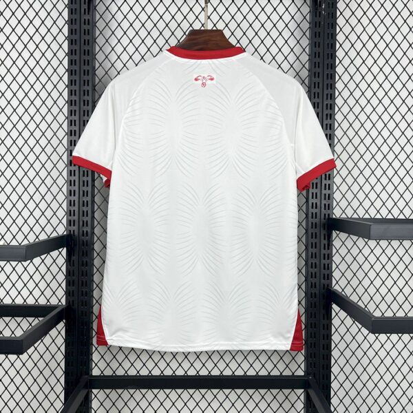 Camiseta Jordania Mundial 2026 Tercera - detalle escudo