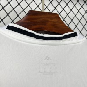 Camiseta Haiti Mundial 2026 Visita - detalle escudo y logo Adidas