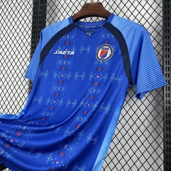 Camiseta Haití Mundial 2026 Tercera - detalle de la manga y patrón