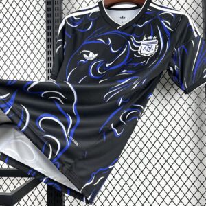 Camiseta Argentina Mundial 2026 Pre-Partido - detalle logo Adidas