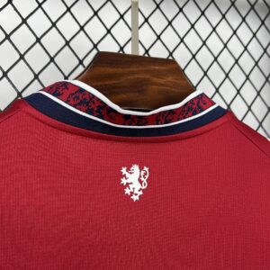 Camiseta República Checa Mundial 2026 Local - detalle escudo