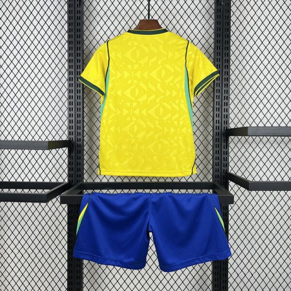 Camiseta Brasil Mundial 2026 Local - detalle escudo