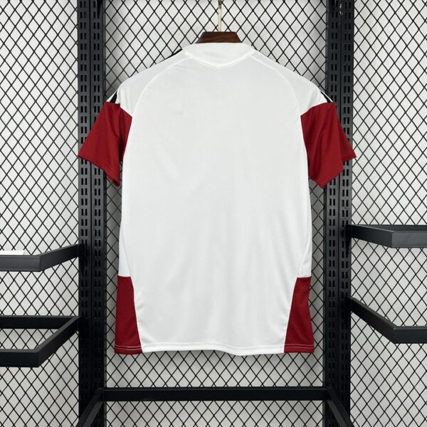 Camiseta Alemania Mundial 2026 Local - detalle escudo
