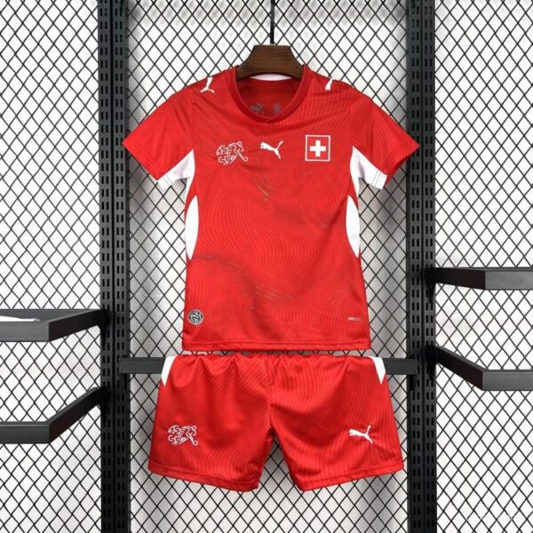Camiseta Suiza 2026 Local - vista frontal del conjunto