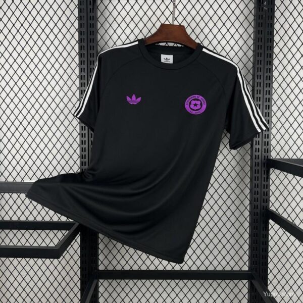 image_001-375 Camiseta Chile Local Adidas Originals Negra - vista frontal