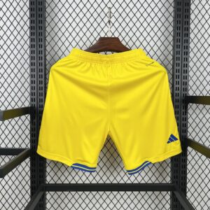 Shorts Suecia Mundial 2026 Local - detalle de la etiqueta Adidas y talla M