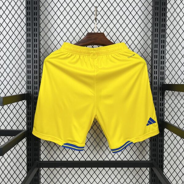 Shorts Suecia Mundial 2026 Local - detalle de la etiqueta Adidas y talla M