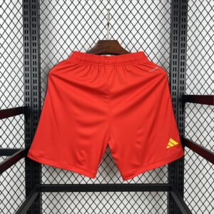 Shorts España Mundial 2026 Local - detalle lateral izquierdo con escudo