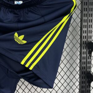 Shorts Adidas Retro Azul Marino - detalle escudo balón