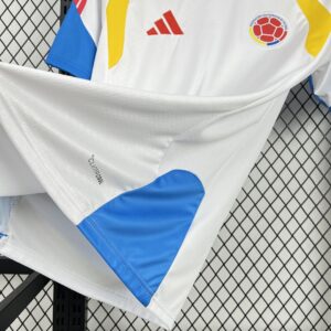 Camiseta Colombia 2026 Pre-Partido - detalle escudo