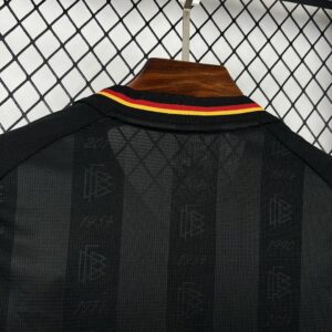 Camiseta Alemania 1990 Retro Visita Mujer - detalle escudo